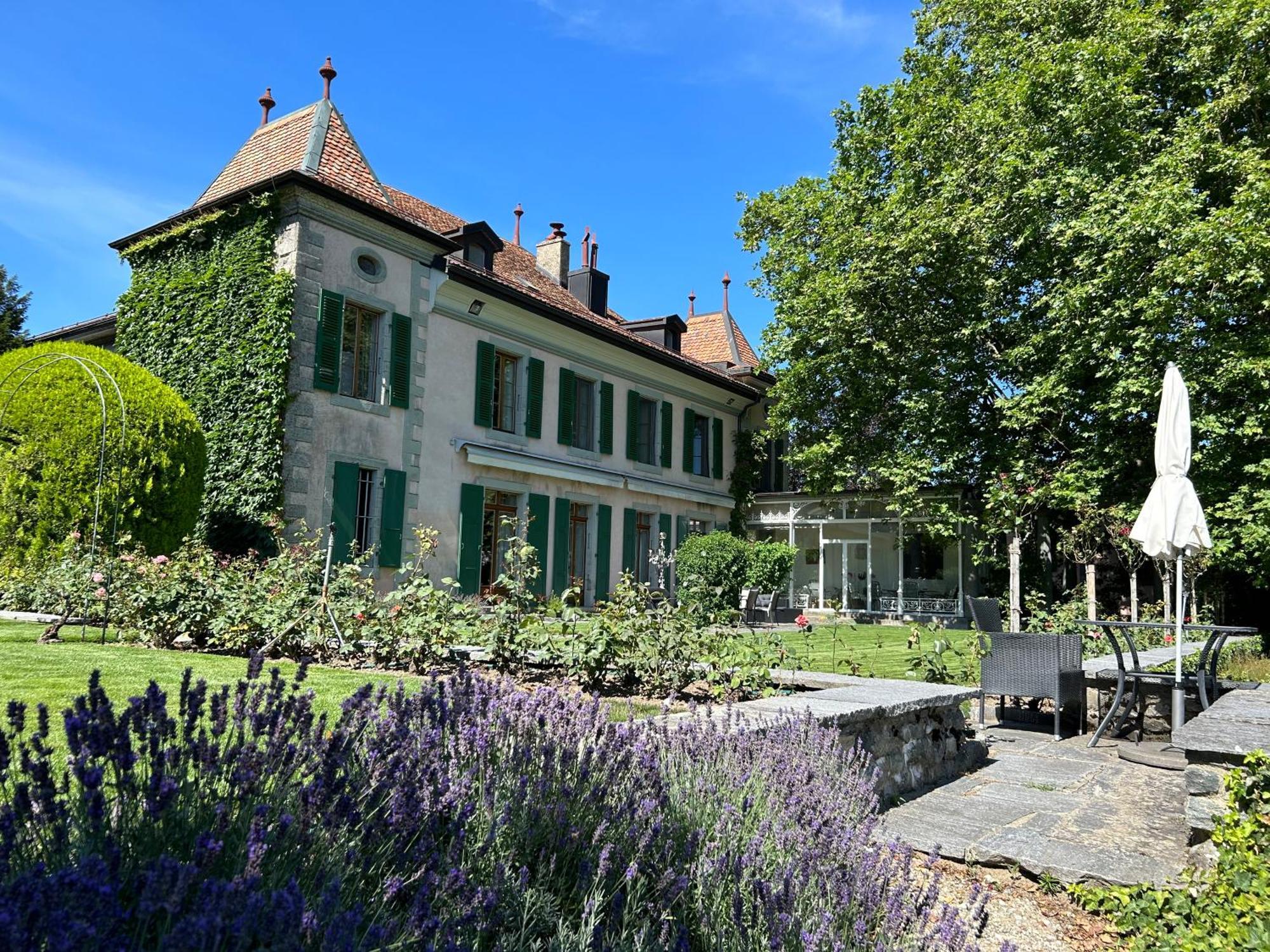 Le Chateau Lavigny Exteriör bild
